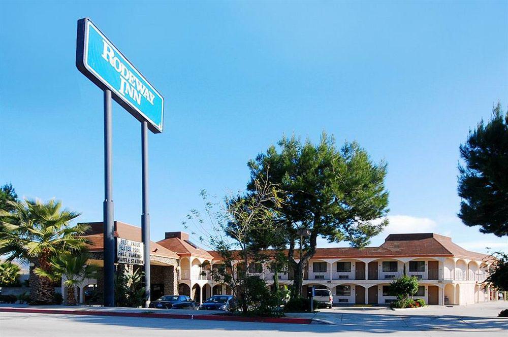 קסטייק Rodeway Inn Magic Mountain Area מראה חיצוני תמונה